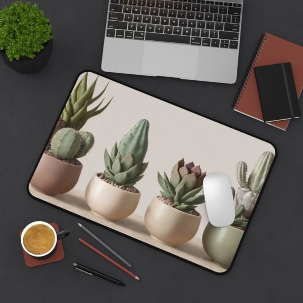 Seoul apartment workspace, Tokyo small space desk pad